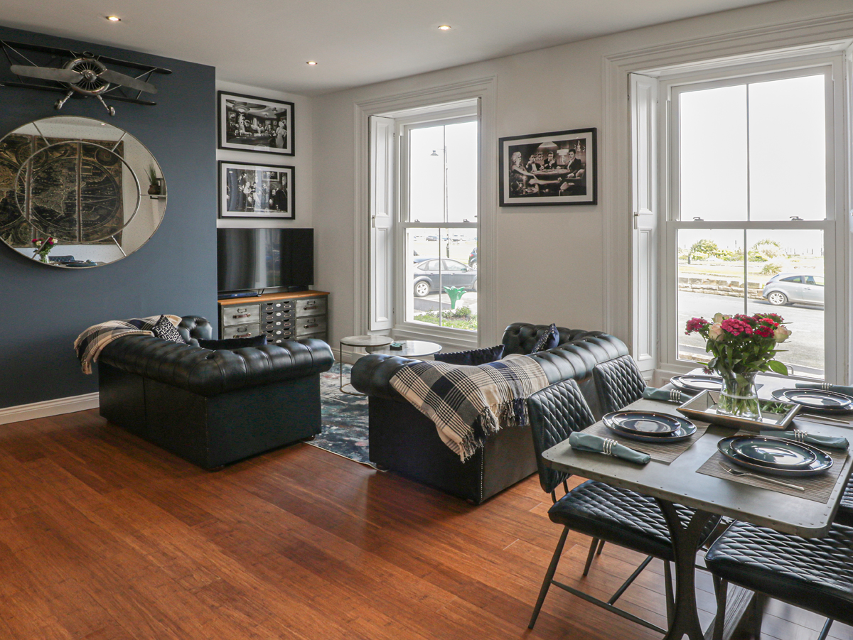 Sapphire Seas welcomes you to the traditional North Yorkshire Town of Whitby. A newly renovated 2-bedroom 2-bathroom self-catering Holiday Apartment sleeping up to 4 people.
